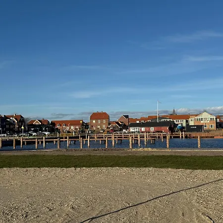 Hyggeligt Hus Ved Fjord Og By Villa