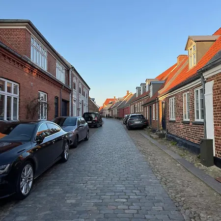 Hyggeligt Hus Ved Fjord Og By *